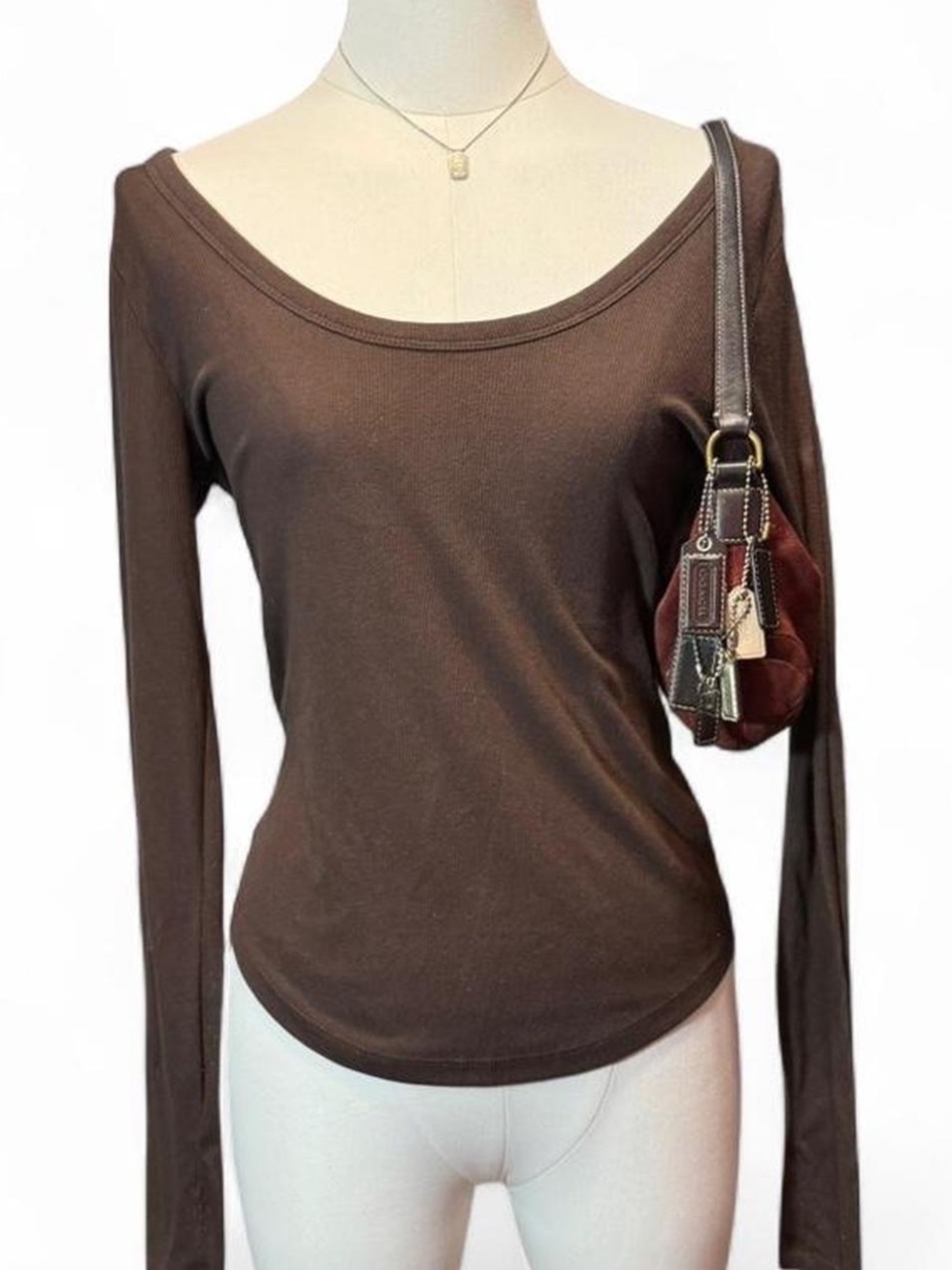brown ribbed long sleeve scoop neck top 🤎